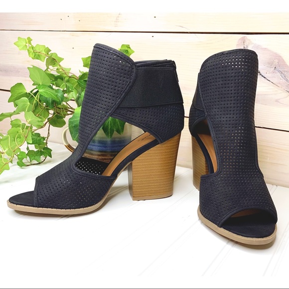 🆕 Black Open Toe Bootie - Picture 3 of 7